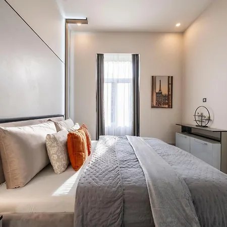 Luxurious High-end Grand On The St Stephen Road 아파트 *