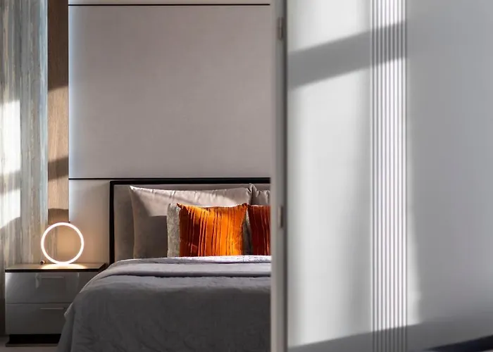 Luxurious High-end Grand On The St Stephen Road Apartment