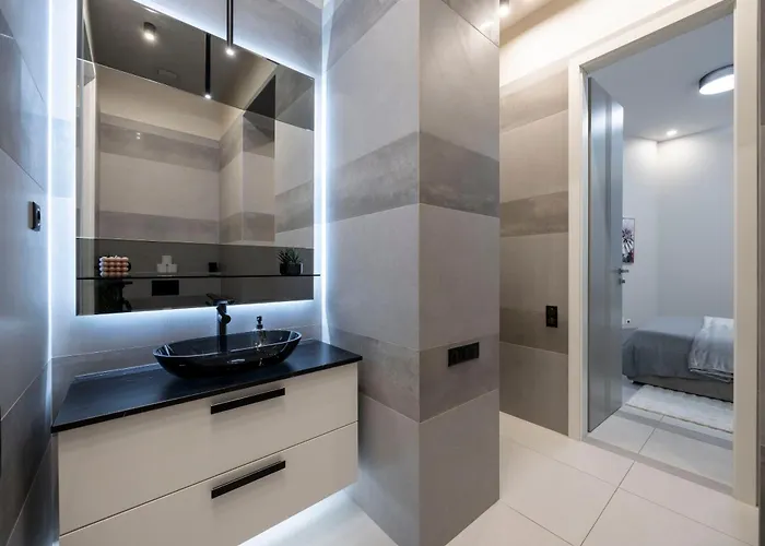 Luxurious High-end Grand On The St Stephen Road Apartment