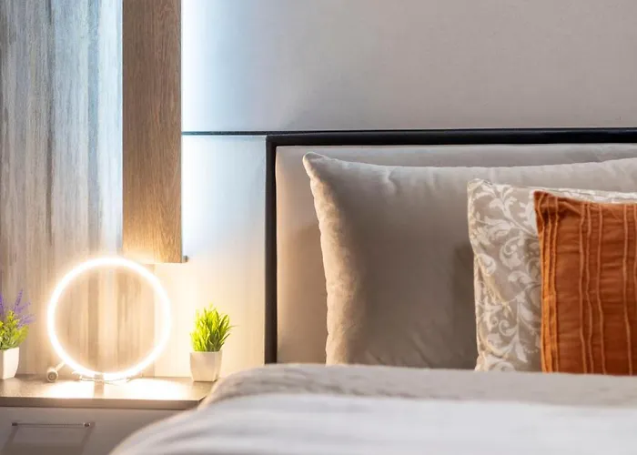 Apartment Luxurious High-end Grand On The St Stephen Road