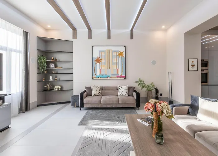 아파트 Luxurious High-end Grand On The St Stephen Road
