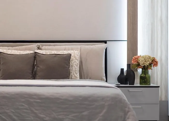 Luxurious High-end Grand On The St Stephen Road
