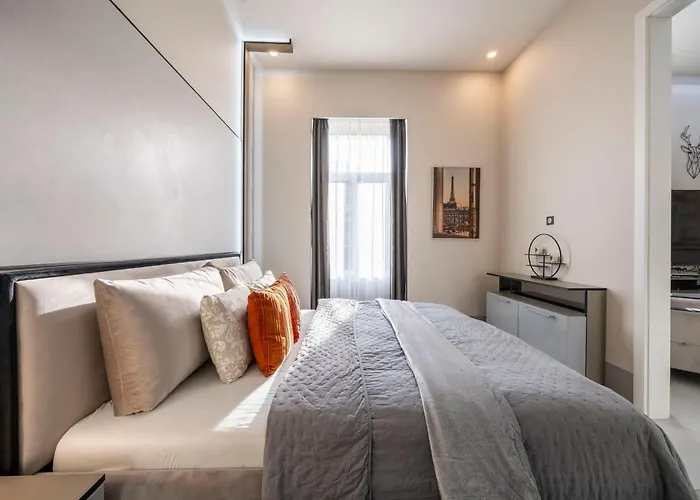 Luxurious High-end Grand On The St Stephen Road 아파트 *