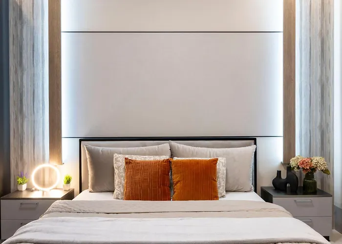 Luxurious High-end Grand On The St Stephen Road