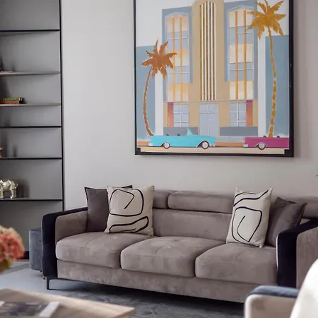 Luxurious High-end Grand On The St Stephen Road Apartment *