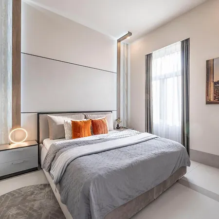 Luxurious High-end Grand On The St Stephen Road Apartment *