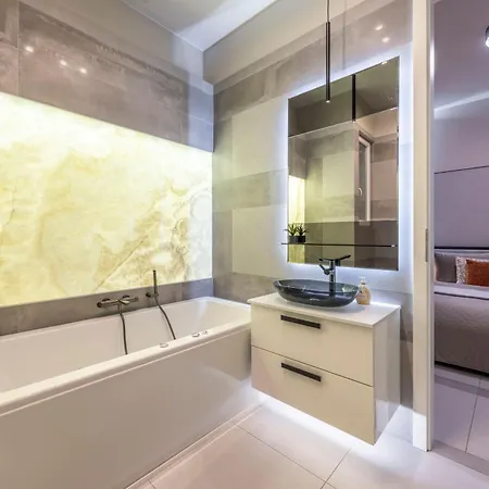 Luxurious High-end Grand On The St Stephen Road *