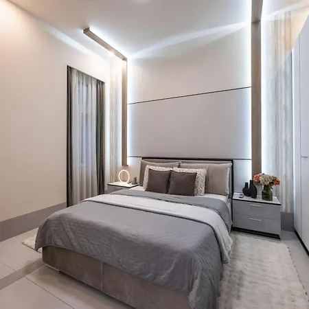 Luxurious High-end Grand On The St Stephen Road *